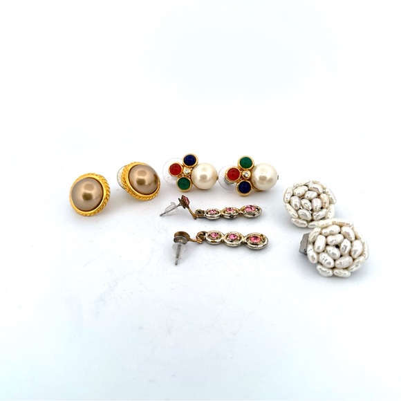 A bundle of 4 pairs of estate sale find vintage earrings - Picture 2 of 8